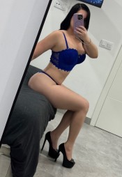 MIA , LATINA FOGOSA EXPERTA HACIENDO SQUIRT