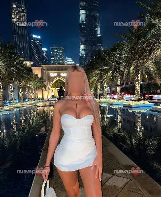 Hola chicos soy Emma soy una chica joven con muchas ganas de fiesta y pasarlo bien hablarme!!!
